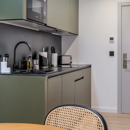 Rua De Gomez Ulla 아파트호텔 3*