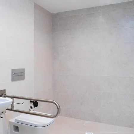 アパートホテル Limehome Rua De Gomez Ulla 3*